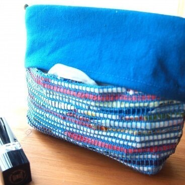 手織のティッシュケース付ポーチ