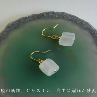 ムーンストーン ピアス