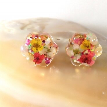 ☆送料無料☆小粒お花型ピアス