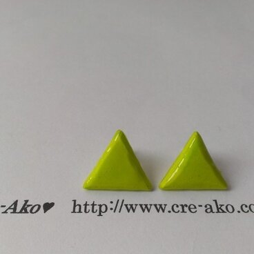 Triangle en Origami ピアスライム色～送料0円