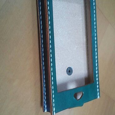 手染めレザーiphoneケース