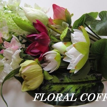 お供えの花　蓮の花束