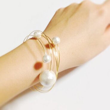 泡になるフープブレスレット