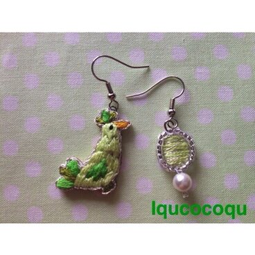 手刺繍の鳥ピアス (14008)