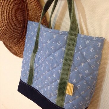 空と海の色のキルティングトート(紺×イエロー)