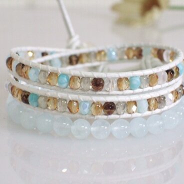 チェコビーズのラップブレスと天然石アクアマリンのブレス（2本組