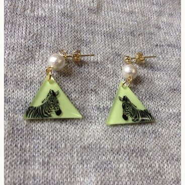 シマウマさんかくピアス