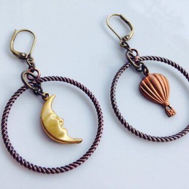 オランダの月と気球とフープのピアス