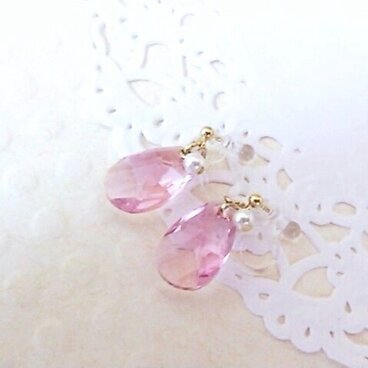 ドロップスワロフスキーのイヤリング(Lt．ローズ)