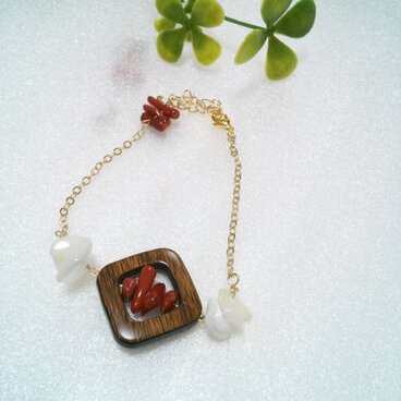 珊瑚とwoodのブレスレット