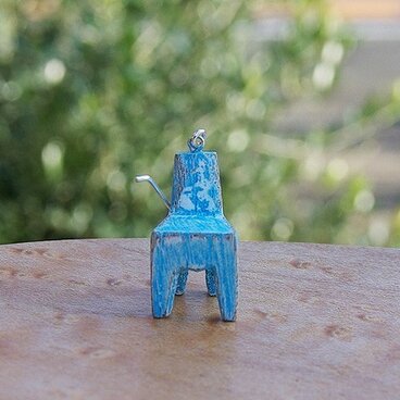 木の椅子のピアス　mizuiro