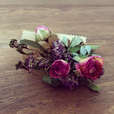 ドライフラワーのブローチ