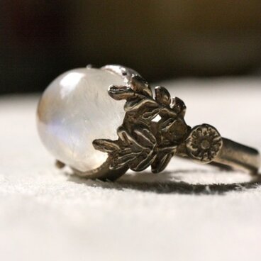 『ダフネ』レインボームーンストーンリング