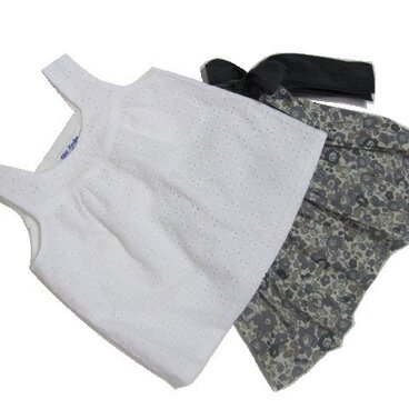 サイズ80 真っ白レース　スクエアネックのキャミソールブラウス