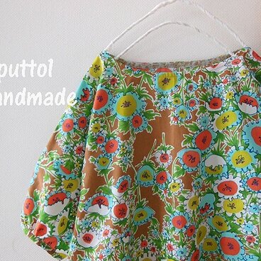 小林千枝子様オーダー品☆コットンの大きな花柄♪パフスリーブシャツ