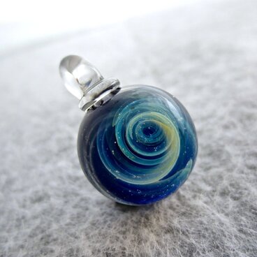 ギャラクシー☆.:*・ミニマーブルのガラスペンダントトップ