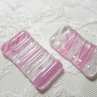 ☆ガラスの箸置き　1ペア☆白レース＆白桃色