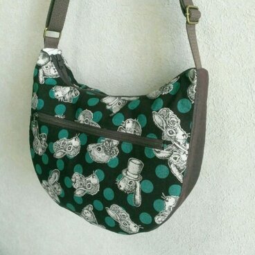 三日月ショルダーバッグ☆うさぎ柄☆グリーン×茶☆Ａ