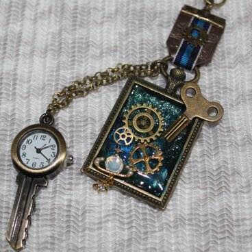 鍵型時計付き、小宇宙の浪漫