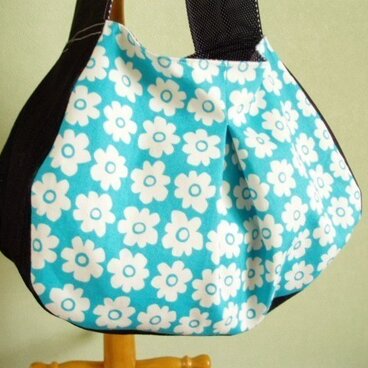 大きめマチのぷっくりたっぷりバッグ北欧フラワー