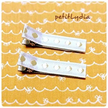 あとのつきにくいヘアピン　ドット柄リボン（white）