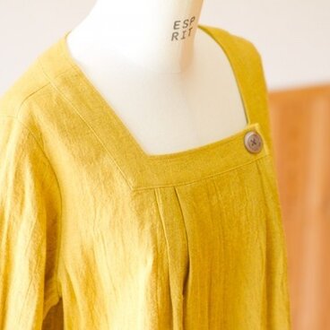 スクエアネックのワンピース（イエロー）