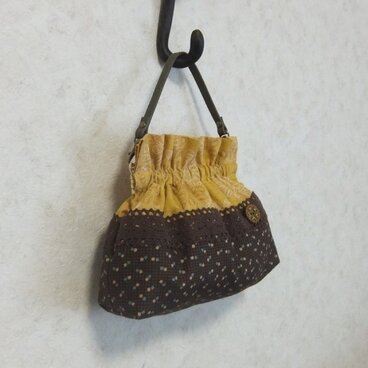 SOLD  きれい３色大き目バネポーチ