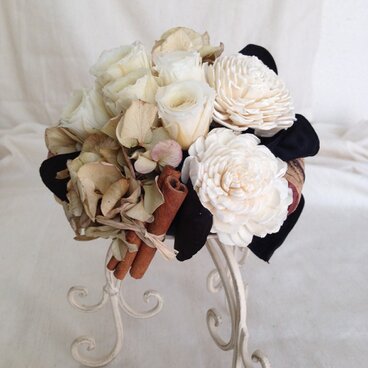 プリザとドライの白いスタンドアレンジメント