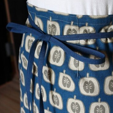 エプロンC リンゴ（ブルー）