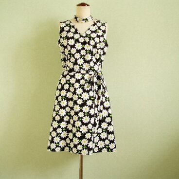 sold　マーガレット柄のカシュクールワンピース
