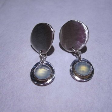 Simple Studs w Green Chalcedony