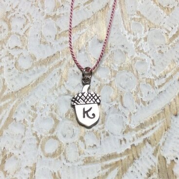 ドングリのイニシャルネックレス K