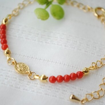 つぶつぶ赤い実のブレスレット