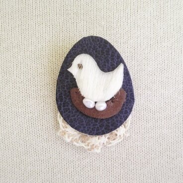 〜一点物〜本革ブローチ〜白鳩とその子達（卵）〜