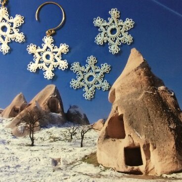 雪の結晶のレースピアス