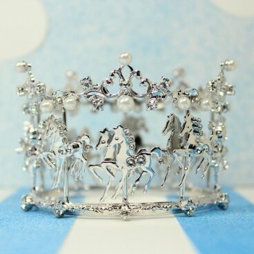 メリーゴーランドクラウン