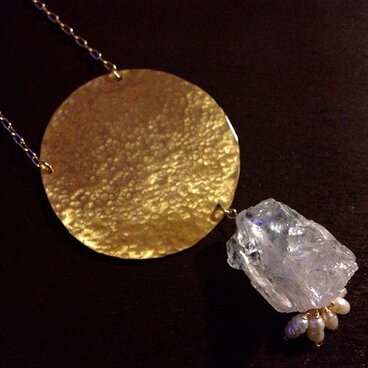 満月クリスタルネックレス