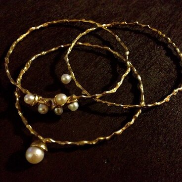 真鍮と淡水パールのバングル1