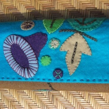 ２８枚入るとても軽いカードポーチ