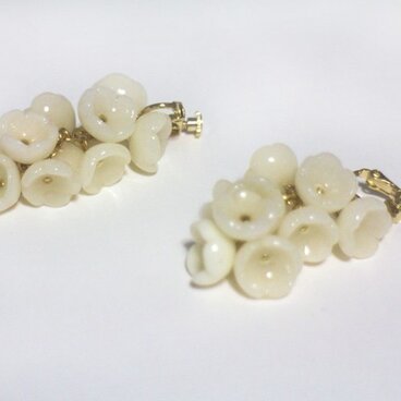 H様お取置き　おはないっぱいイヤリング（ホワイト）