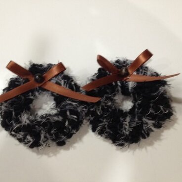 モコモコ黒のミニシュシュ 2つセット