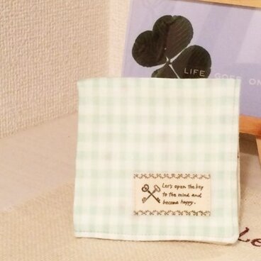 ふんわりガーゼハンカチ 『チェック×てんとう虫』