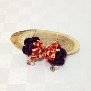 つまみ細工のお花ピアス（しぼり）