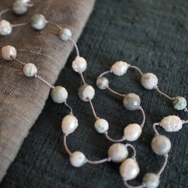 淡水パールとラピスネバダ・ツリーアゲートのシルクコードネックレス