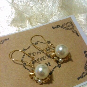 パールと色々ビーズのピアス