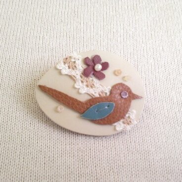 〜一点物〜本革半貴石ブローチ〜「小鳥と花」