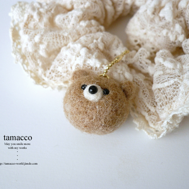 そっと貴方に寄り添います♪～羊毛くまさんのシュシュ用アクセサリー～