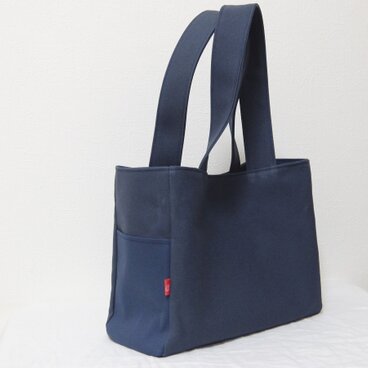 普段使いの紺色帆布トート