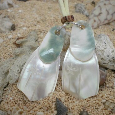 ③ピッカピカのダイビングフィン！夏が来るのが楽しみですね♪