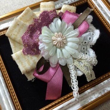 ヘアピンブローチ（ガーベラとピンクりぼん）〜プレリライン〜